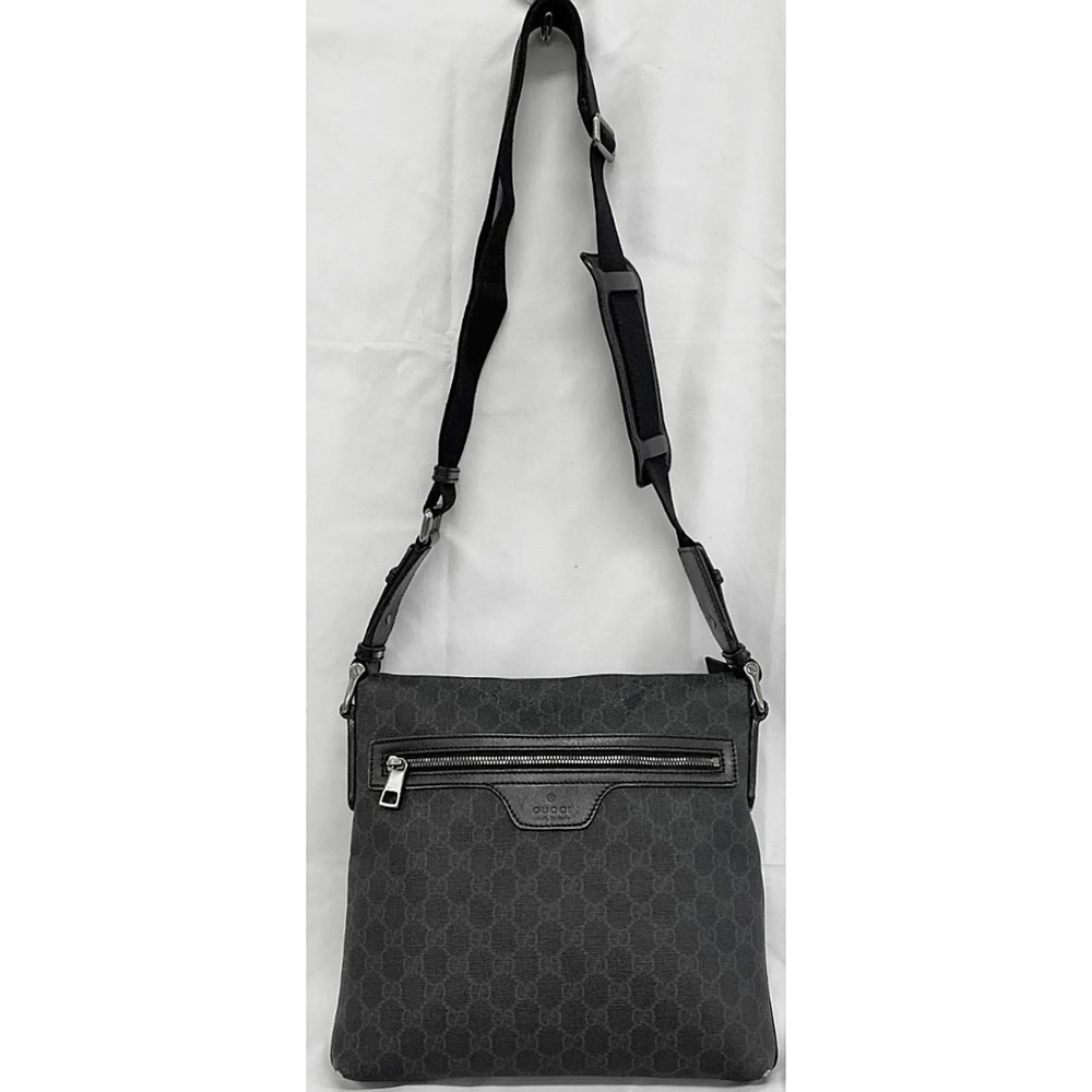 UNISEX Authentic Gucci Supreme Coated Canvas Gg Messenger Crossbody Bag